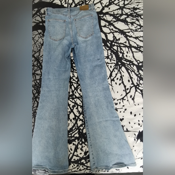 Aritzia Denim Forum "The Bettie" High Rise Flare 28 - Picture 8 of 11